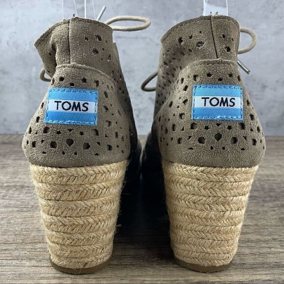 Toms Ankle Boots Womens~Desert Wedge Tan Suede Lace Up Shoes~Size W9 (301213) - Picture 4 of 9